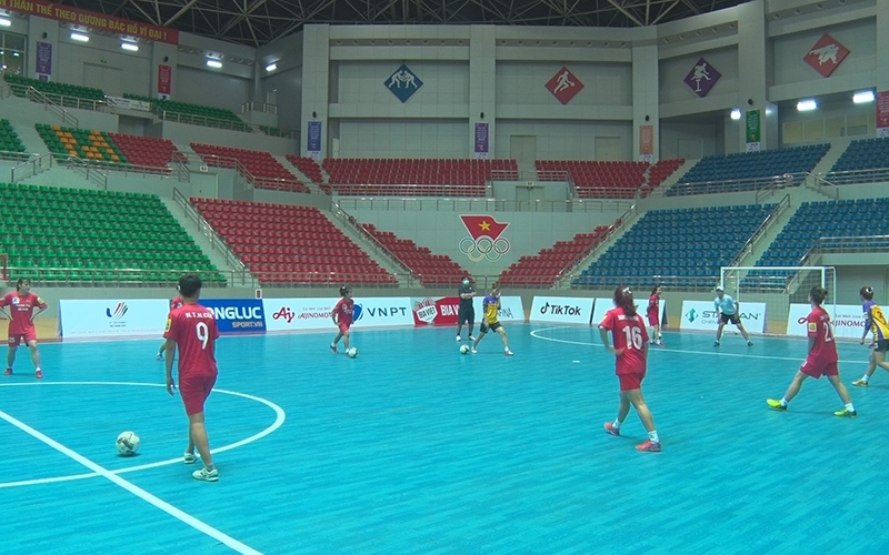 Sân nhà thi đấu Futsal nam và nữ tại Nhà thi đấu tỉnh Hà Nam.
