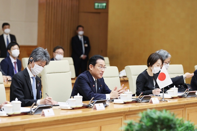 Thủ tướng Kishida Fumio: Nhật Bản sẽ tiếp tục hợp tác, hỗ trợ toàn diện Việt Nam phát triển kinh tế - xã hội; hỗ trợ Việt Nam phát triển cơ sở hạ tầng trọng điểm. (Ảnh VGP/Nhật Bắc)
