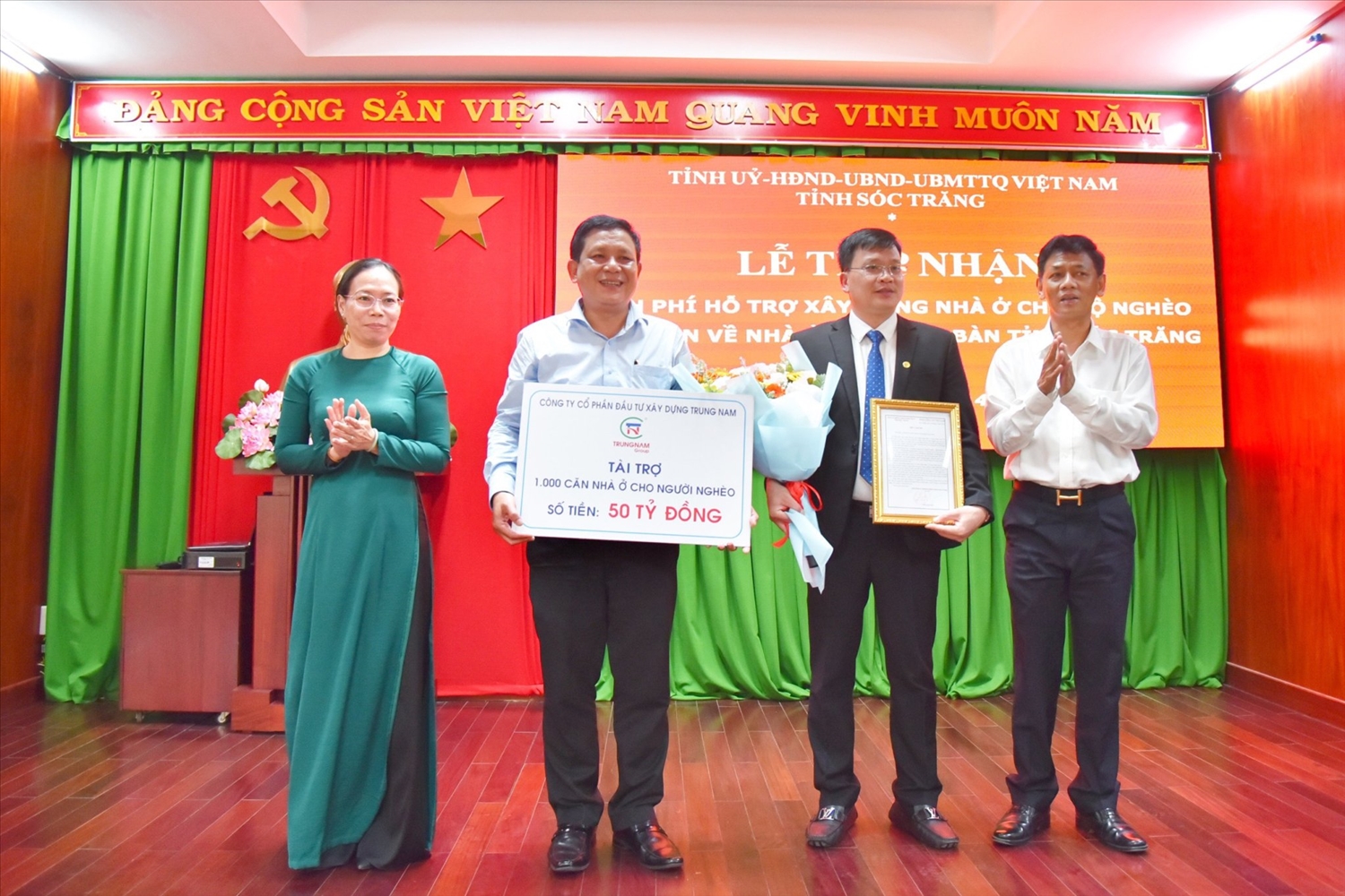 Trungnam Group đóng góp kinh phí 50 tỷ đồng cùng tỉnh Sóc Trăng xây dựng nhà Đại đoàn kết cho hộ nghèo trên toàn tỉnh