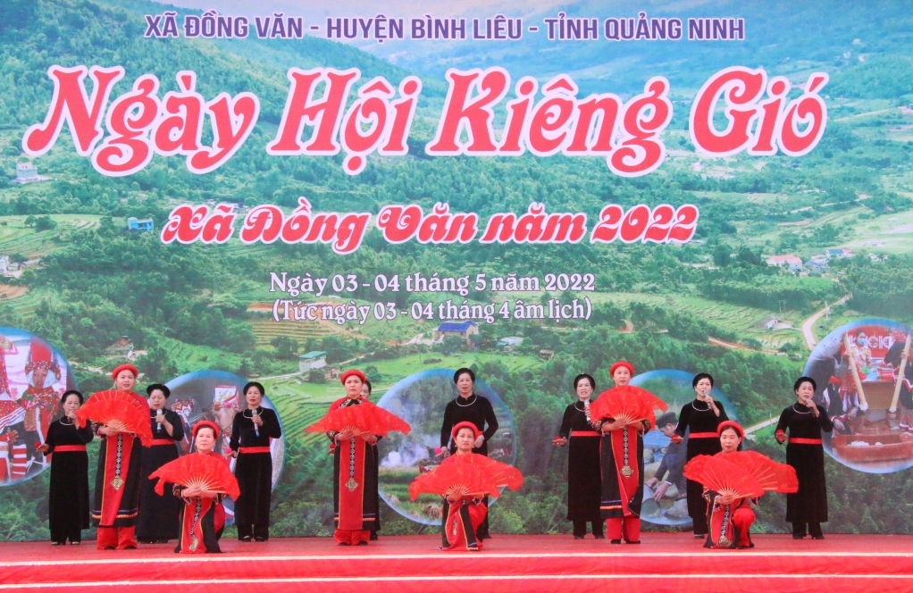 CLB Hát then - đàn tính xã Đồng Văn biểu diễn, giao lưu văn nghệ