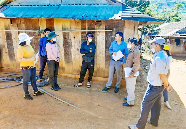 Đoàn kiểm tra thực tế tại một số hộ dân xã Đăk Sao, huyện Tu Mơ Rông