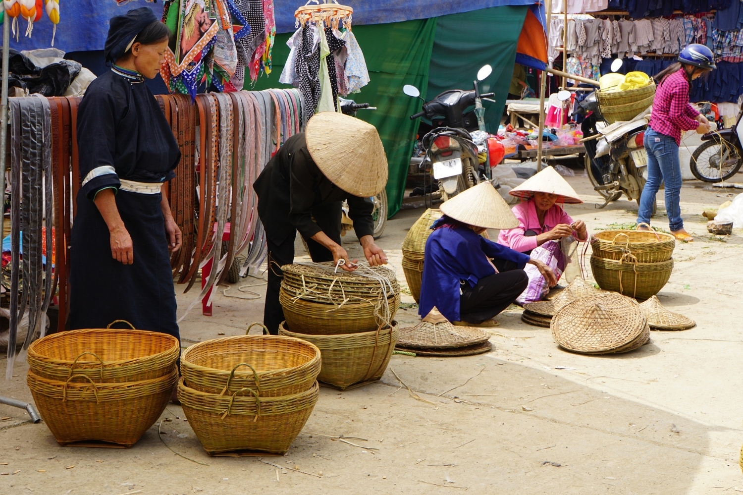 Nhộn nhịp chợ phiên miền non nước Cao Bằng.