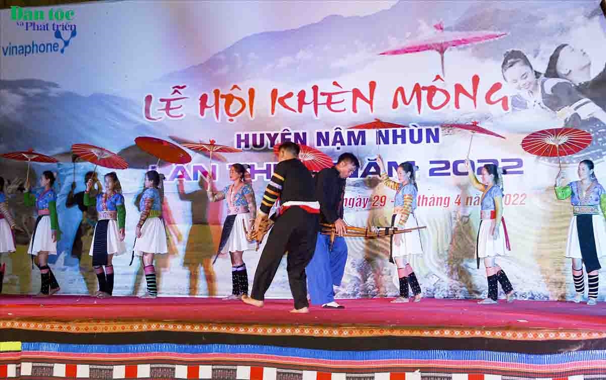 Tiết mục song tấu khèn Mông “Vui ngày lễ hội” của xã Nậm Manh, huyện Nậm Nhùn, tỉnh Lai Châu