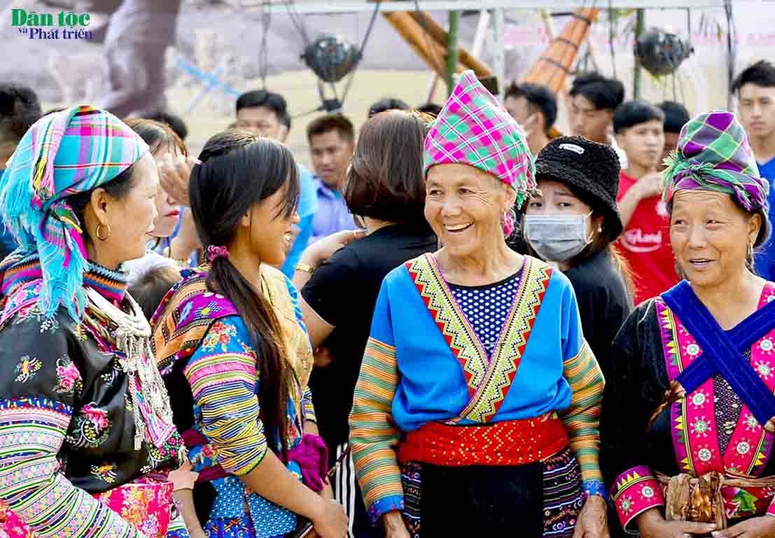 Lễ hội Khèn Mông là để bà con gặp gỡ giao lưu sau những ngày lao động vất vả