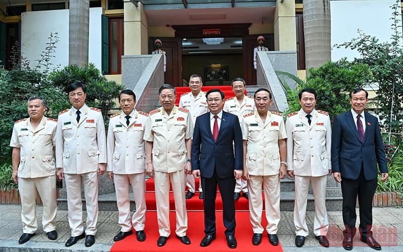 Chủ tịch Quốc hội Vương Đình Huệ, Bộ trưởng Công an Tô Lâm cùng các đồng chí lãnh đạo Bộ Công an dự hội nghị. (Ảnh: Duy Linh)