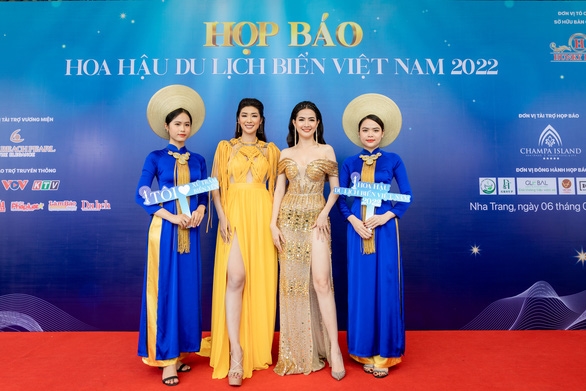 Họp báo có sự tham gia của Phan Thị Mơ (Hoa hậu Đại sứ Du lịch thế giới 2018), Đào Thị Hà (Top 5 Hoa hậu Hoàn vũ Việt Nam 2019) - Ảnh: LÊ NA