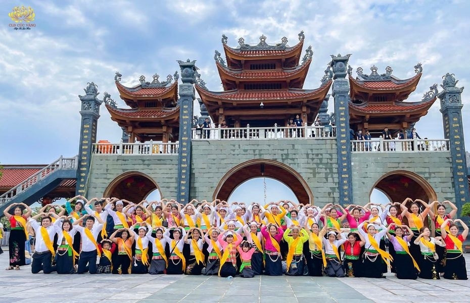  Các Phật tử tỉnh Hòa Bình, Lai Châu tại Đại lễ Phật đản chùa Ba Vàng