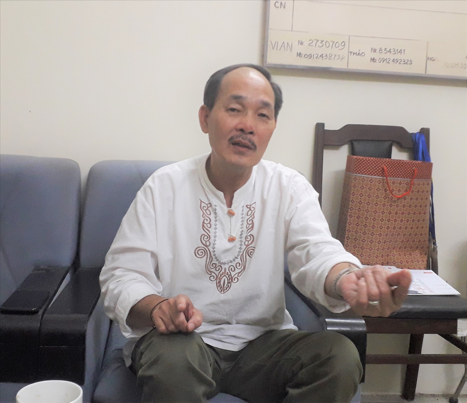 Tiến sỹ Vi Văn An là người Thái quê gốc huyện Con Cuông (Nghệ An), hiện công tác tại Bảo tàng Dân tộc học Việt Nam. Ông được biết đến là một chuyên gia hàng đầu nghiên cứu về dân tộc học hiện nay.
