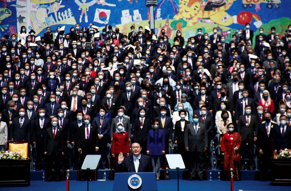 Hơn 40.000 người dự lễ tuyên thệ nhậm chức của ông Yoon Suk-yeol, trong đó có nhiều nhà ngoại giao và chính trị gia quốc tế. (Nguồn: Reuters)