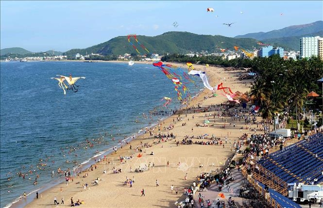 Bãi biển Nha Trang (Khánh Hòa) trong ngày hội thả diều nghệ thuật tại Festival biển Nha Trang. Ảnh TTXVN