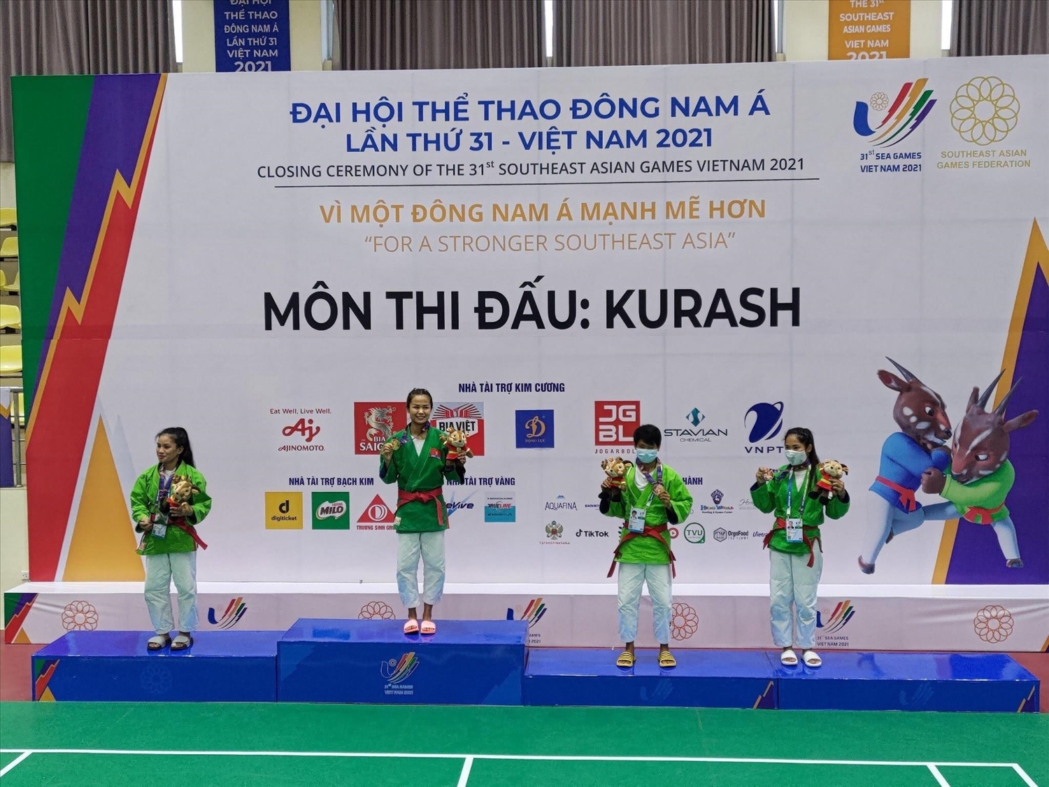 Nữ võ sĩ Tô Thị Trang đã mang về tấm Huy chương Vàng đầu tiên cho Đoàn Thể thao Việt Nam tại SEA Games 31 ở môn Kurash. (Ảnh BTC)