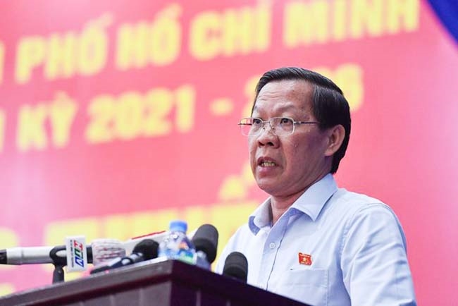 Chủ tịch UBND TP. Hồ Chí Minh Phan Văn Mãi phát biểu tại buổi tiếp xúc cử tri. (Ảnh: VGP/Anh Thơ)