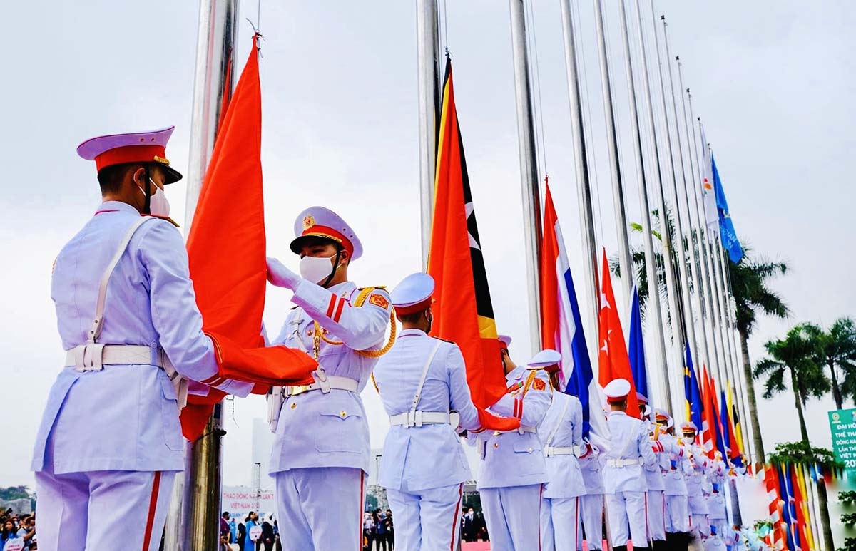 Lễ thượng cờ được tổ chức trang trọng, tạo không khí thân thiện và sự đoàn kết của các quốc gia trong khu vực
