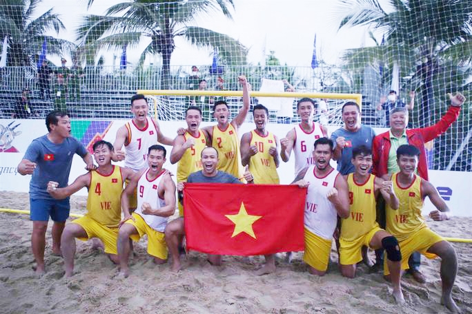 Tuyển bóng ném bãi biển nam Việt Nam đã có chiến thắng thứ 6 sau 6 trận đấu tại SEA Games 31, qua đó đem về tấm HCV thứ 10 của đoàn thể thao Việt Nam trong ngày 11/5