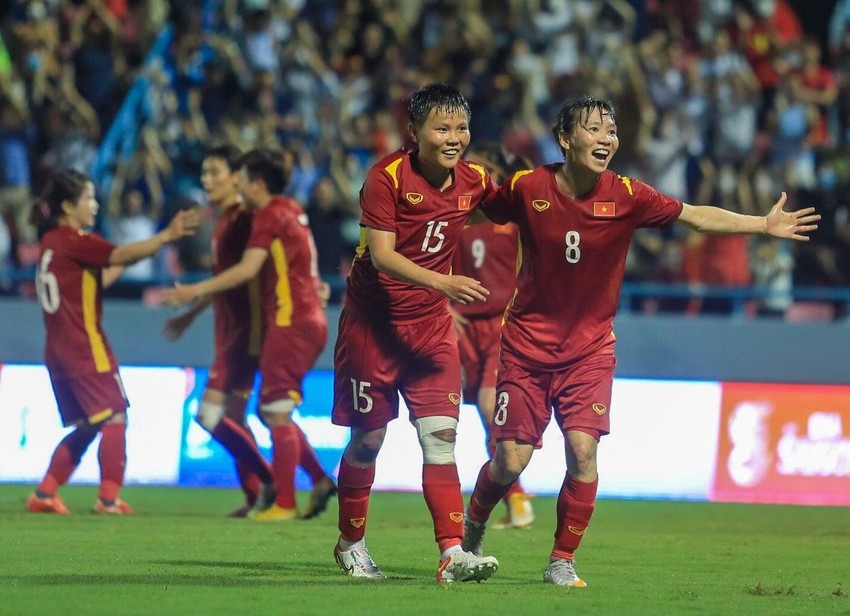 Tuyển nữ Việt Nam ăn mừng bàn thắng vào lưới Philippines. (Ảnh: VFF)