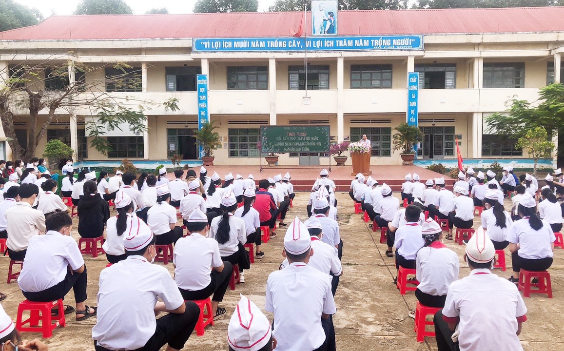 Phòng Dân tộc huyện Chư Păh truyền thông ngừa tảo hôn, hôn nhân cận huyết tại Trường THCS Ia Nhin, nơi có đông học sinh là DTTS