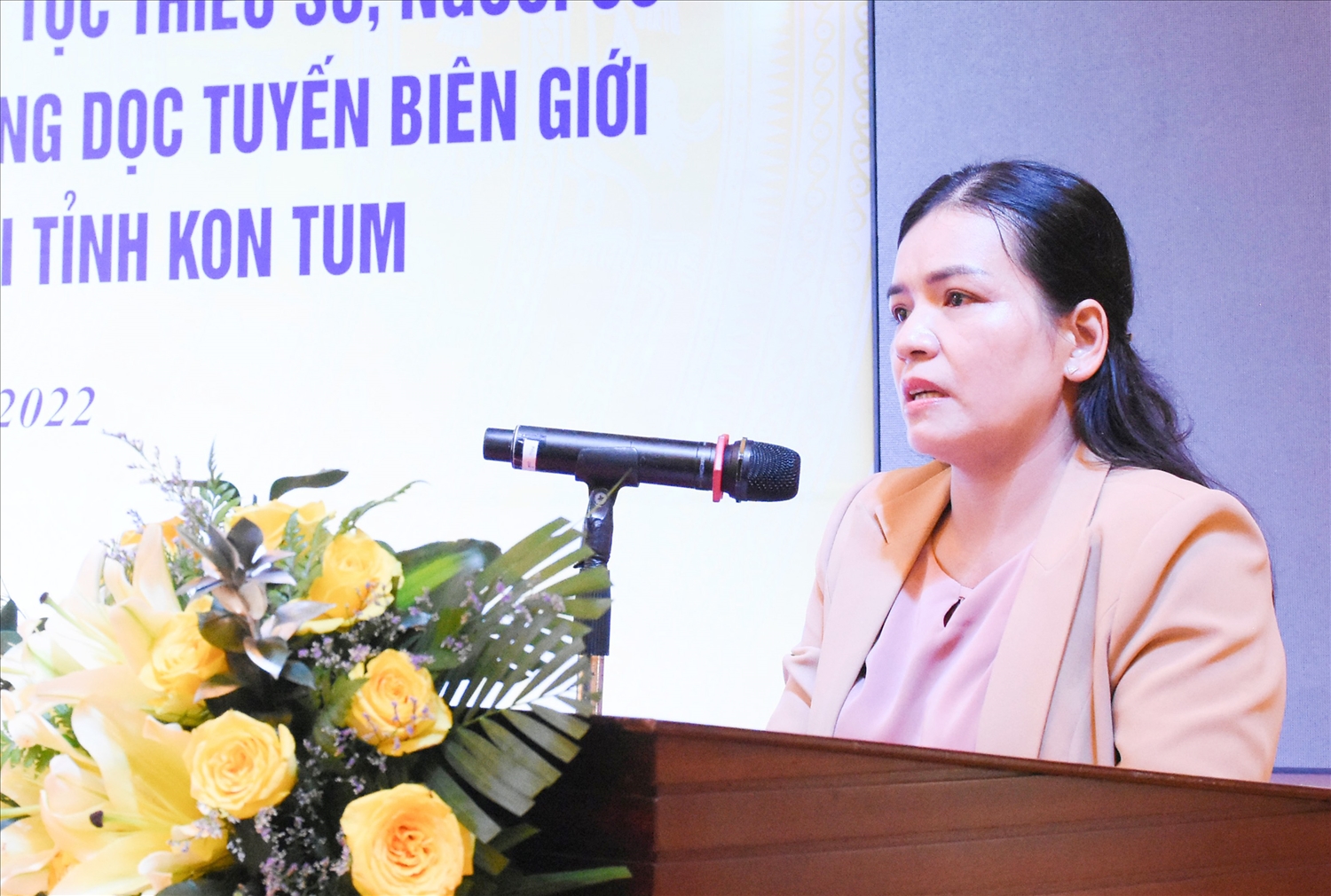Phó Chủ tịch UBND tỉnh Kon Tum Y Ngọc phát biểu tại Hội nghị