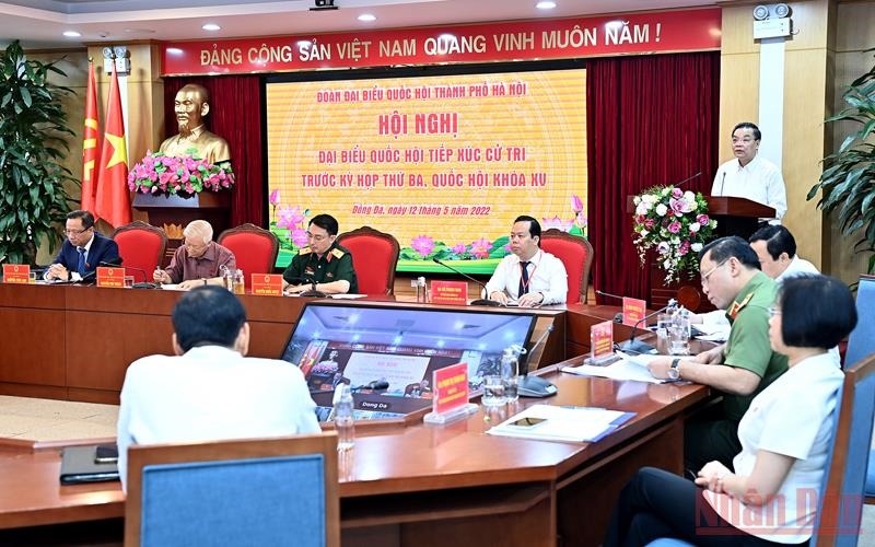 Chủ tịch UBND Thành phố Hà Nội Chu Ngọc Anh phát biểu, báo cáo với đại biểu Quốc hội và cử tri.