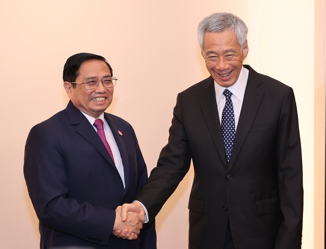 Thủ tướng Phạm Minh Chính và Thủ tướng Singapore Lý Hiển Long - Ảnh: VGP/Nhật Bắc