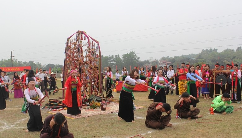 Lễ hội Pồn Pôông hay tiếng chiêng, điệu hát Xường đã được lưu truyền từ đời này qua đời khác và phản ánh đặc trưng văn hóa của người Mường ở Ngọc Lặc
