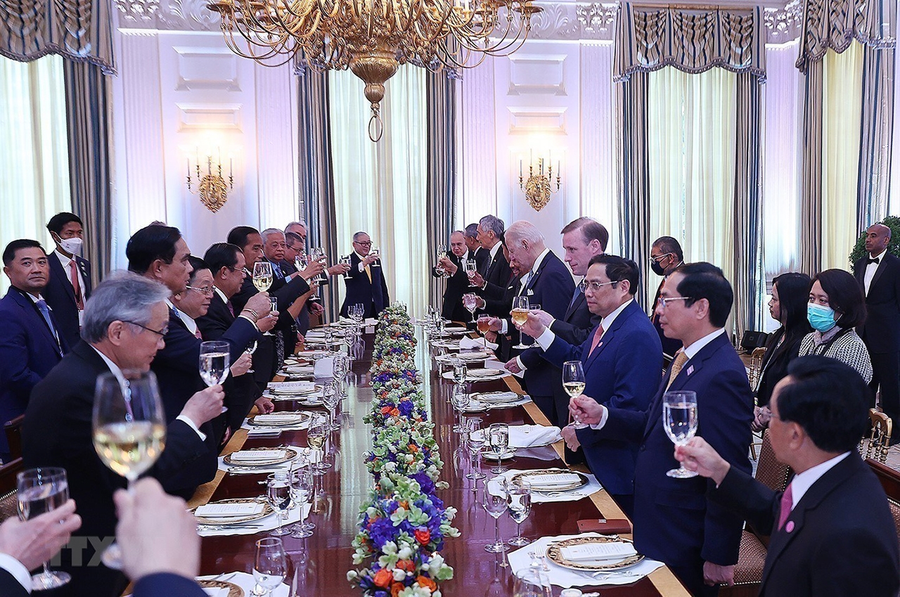 Thủ tướng Phạm Minh Chính và các nhà lãnh đạo ASEAN dự chiêu đãi của Tổng thống Hợp chúng quốc Hoa Kỳ Joseph Robinette Biden Jr