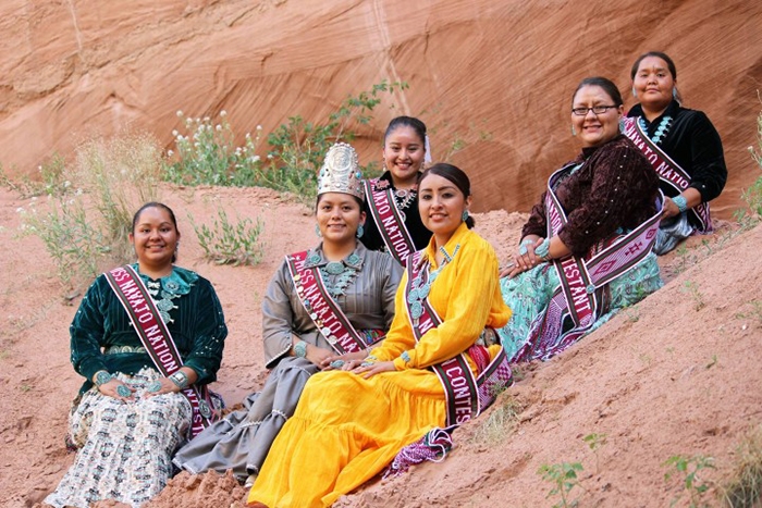 Những người đẹp dự thi Hoa hậu Navajo. (Ảnh: navajopeople.org)