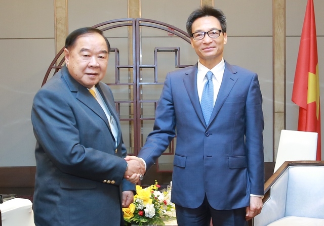 Phó Thủ tướng Vũ Đức Đam và Phó Thủ tướng Thái Lan Prawit Wongsuwon - Ảnh: VGP/Đình Nam