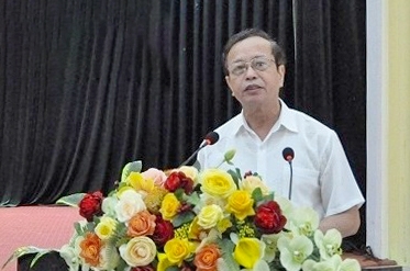 PGS.TS. Lê Ngọc Thắng, nguyên Viện trưởng Viện Dân tộc (nay là Học viên Dân tộc), Ủy ban Dân tộc trình bày báo cáo đề dẫn hội thảo