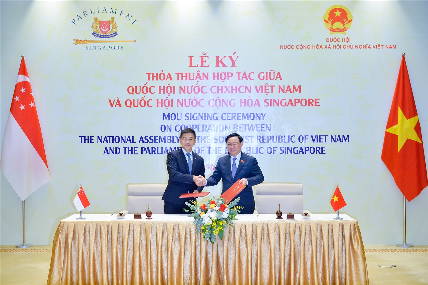 Hai Chủ tịch Quốc hội hai nước ký Thỏa thuận hợp tác giữa Quốc hội Việt Nam và Quốc hội Singapore