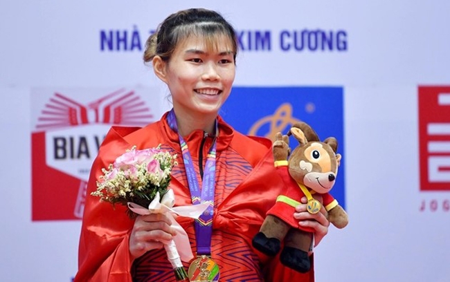 VĐV Trần Thị Ánh Tuyết bảo vệ thành công tấm HCV SEA Games ở hạng cân dưới 53 kg của nữ