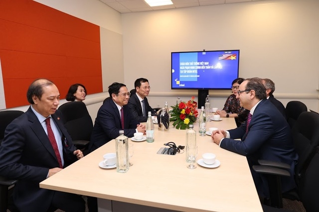 Thủ tướng Phạm Minh Chính thăm, làm việc với Tập đoàn Intel - Ảnh: VGP/Nhật Bắc