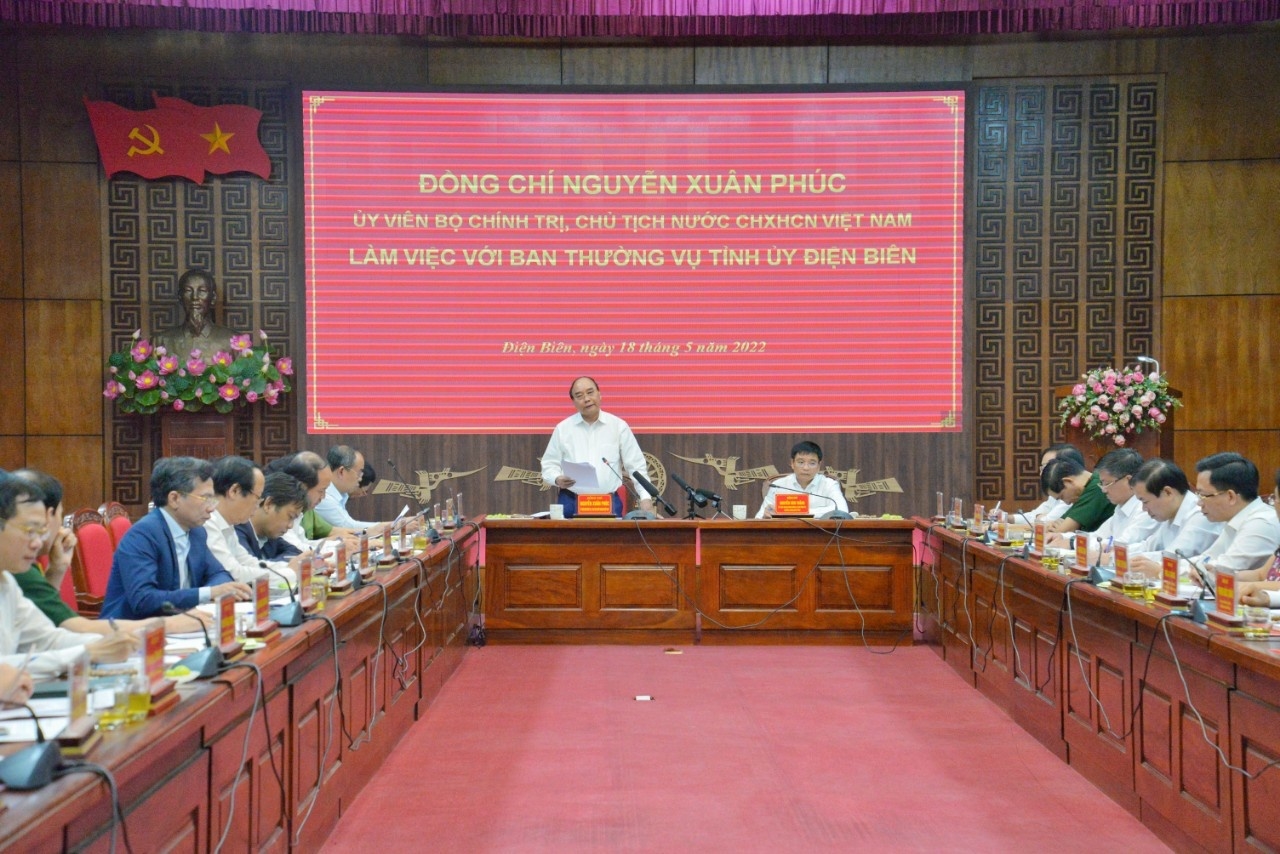 Toàn cảnh buổi làm việc của Chủ tịch nước Nguyễn Xuân Phúc với Ban Thường vụ Tỉnh ủy Điện Biên