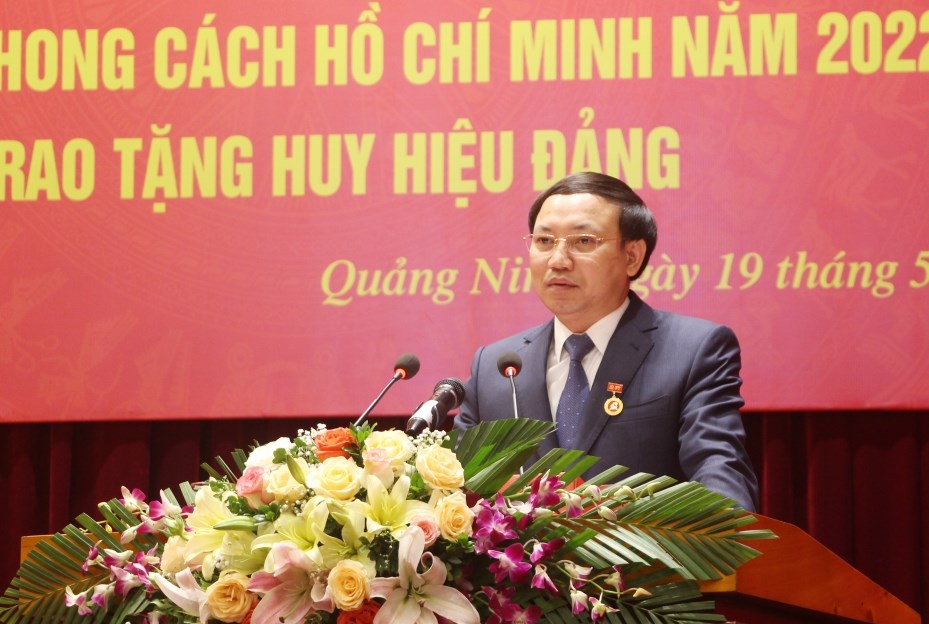 Đồng chí Nguyễn Xuân Ký, Ủy viên Trung ương Đảng, Bí thư Tỉnh ủy, Chủ tịch HĐND tỉnh phát biểu tại hội nghị