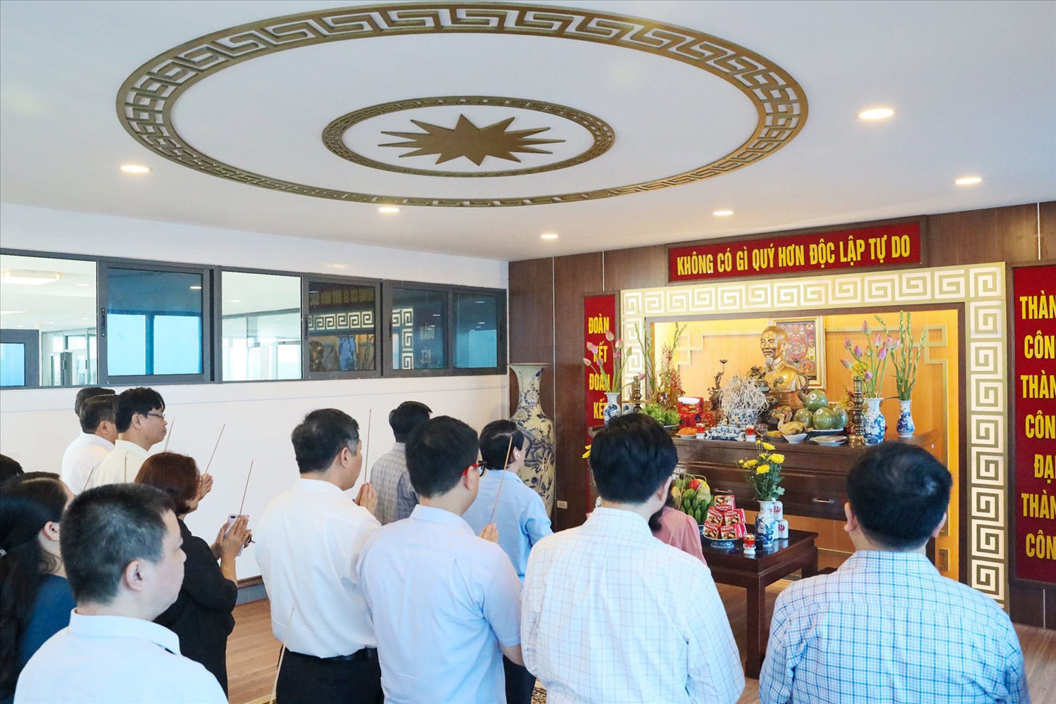 (TIN) Ủy ban Dân tộc: Dâng hương tưởng niệm Chủ tịch Hồ Chí Minh 1