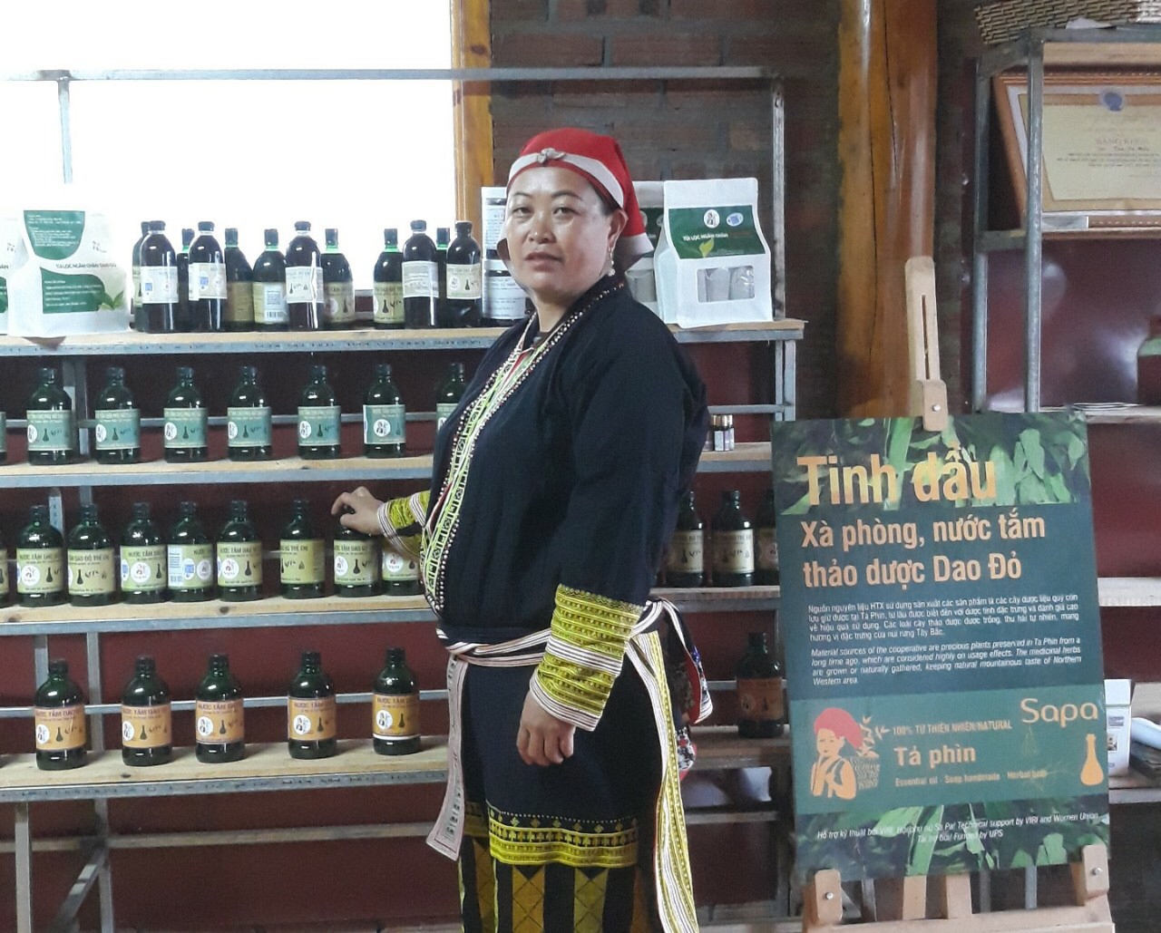 Chị Tẩn Tả Mẩy, người sáng lập HTX cộng đồng Dao đỏ