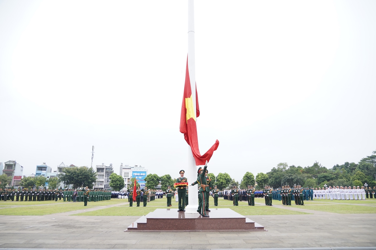 Lễ thượng cờ được tổ chức tại Quảng trường Đại Đoàn Kết nhân dịp kỷ niệm 90 năm thành lập tỉnh Gia Lai (24/5/1932 - 24/5/2022)