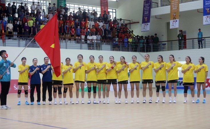 Đội tuyển bóng ném nữ Việt Nam trước khi bước vào trận đấu (Ảnh TTXVN)