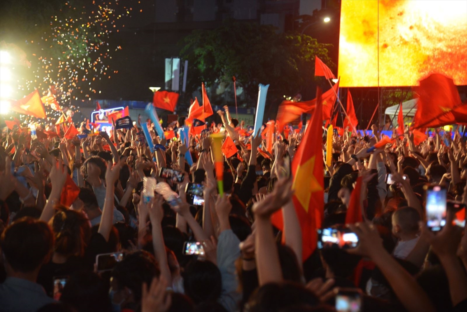 Hàng triệu cổ động viên cả nước xuống đường mừng chiến thắng của U23 Việt Nam 6