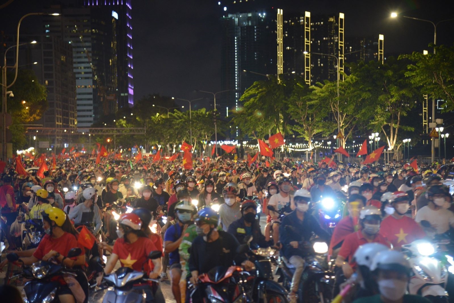 Hàng triệu cổ động viên cả nước xuống đường mừng chiến thắng của U23 Việt Nam 8