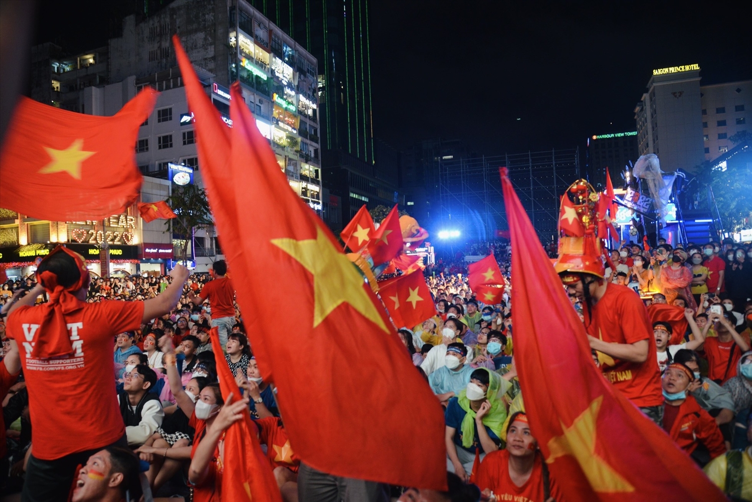 Hàng triệu cổ động viên cả nước xuống đường mừng chiến thắng của U23 Việt Nam 7