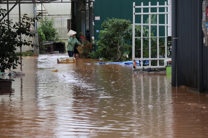 Các hộ dân ở ven suối Mê Linh (phường 9. TP Đà Lạt, Lâm Đồng ) bị ngập cục bộ 