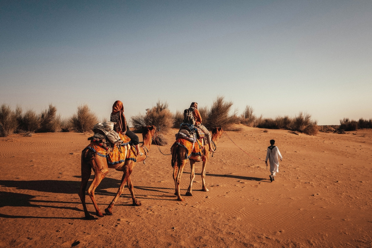 Trải nghiệm du lịch sa mạc trên lưng lạc đà