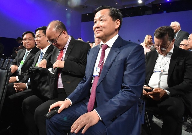 Phó Thủ tướng Chính phủ Lê Minh Khái dẫn đầu đoàn đại biểu Việt Nam tham dự Hội nghị thường niên lần thứ 52 Diễn đàn kinh tế thế giới (WEF) với chủ đề "Lịch sử ở giai đoạn bước ngoặt: Chính sách của Chính phủ, Chiến lược của Doanh nghiệp", tại Davos, Thụy Sỹ. Ảnh VGP/Trần Mạnh