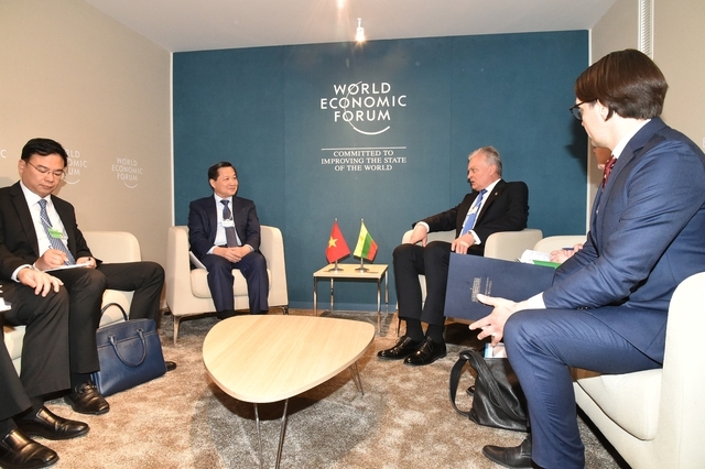 Phó Thủ tướng Lê Minh Khái hội kiến Tổng thống Litva Gitanas Nauseda. Ảnh VGP/Trần Mạnh