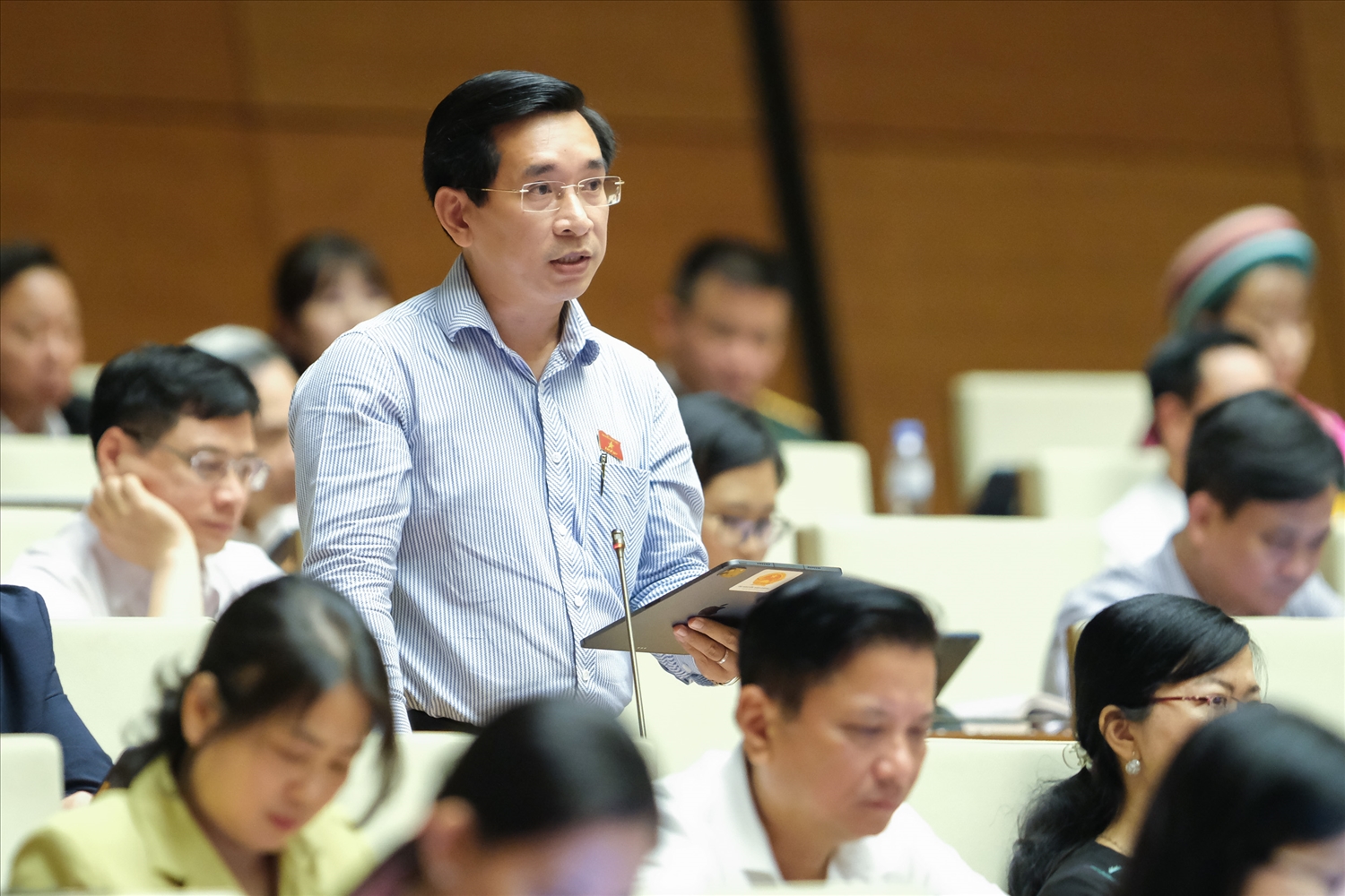 Đại biểu Nguyễn Văn Cảnh (Đoàn đại biểu Quốc hội tỉnh Bình Định) phát biểu
