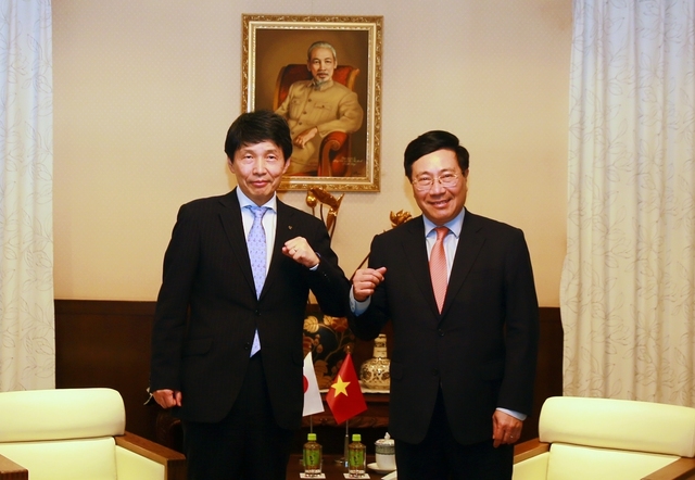Phó Thủ tướng Thường trực tiếp Thống đốc tỉnh Gunma Yamamoto Ichita - Ảnh: VGP/Hải Minh