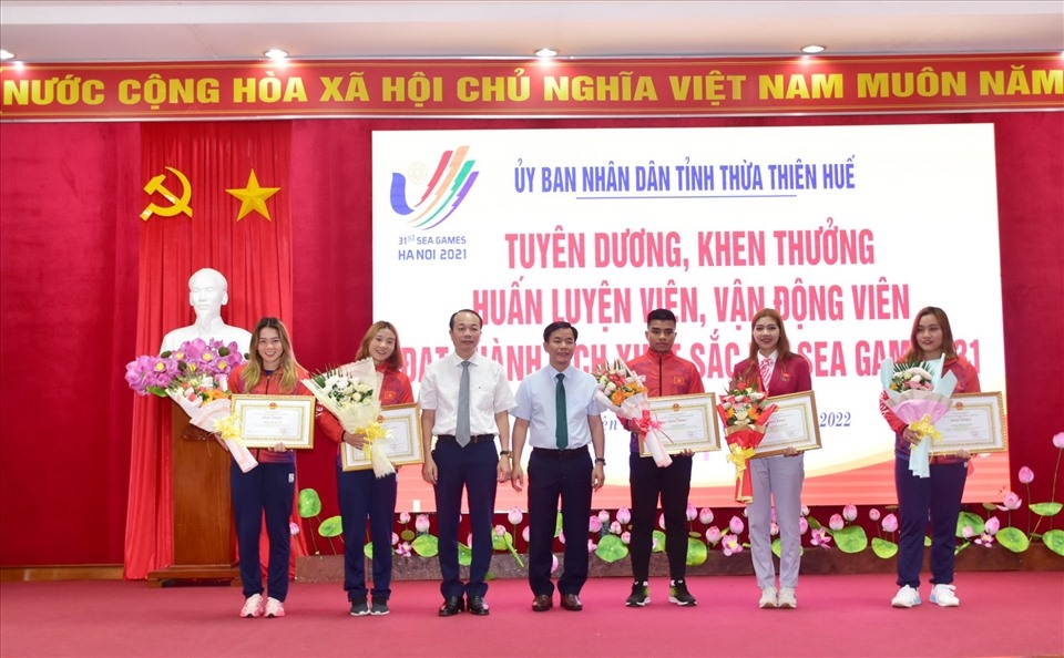 Lãnh đạo UBND tỉnh Thừa Thiên Huế, tuyên dương khen thưởng cho các VĐV đạt thành tích cao tại SEA Games 31
