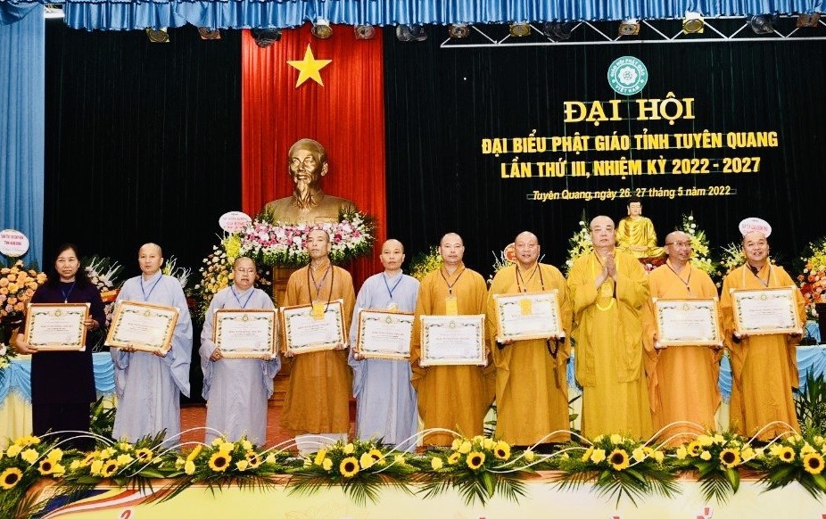 Giáo hội Phật giáo Việt Nam tặng Bằng khen cho các cá nhân của Giáo hội Phật giáo tỉnh Tuyên Quang