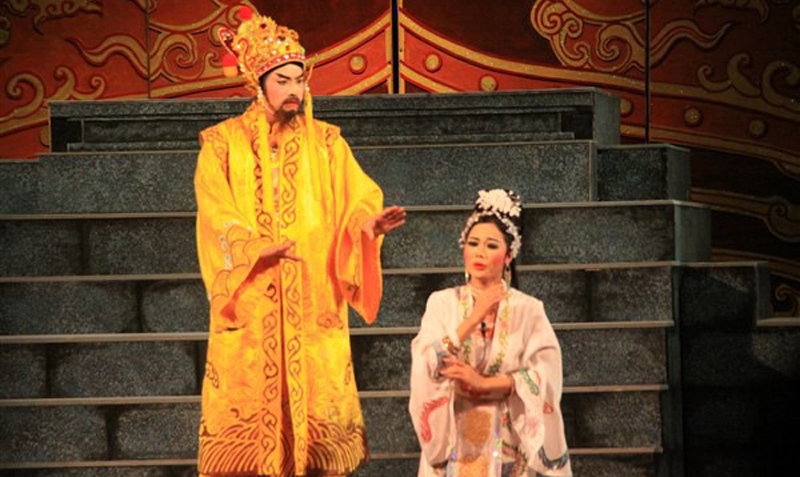 “Truyện ngoài chính sử - Làm vua” (Nhà hát Tuồng Việt Nam) đoạt Huy chương Vàng.