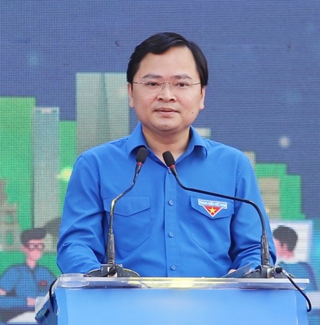 Ủy viên Trung ương Đảng, Bí thư thứ Nhất Ban Chấp hành Trung ương Đoàn Nguyễn Anh Tuấn phát biểu tại Lễ ra quân 